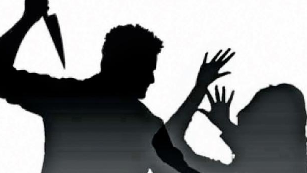 Lover Cut Girlfriend’s Throat : పెళ్లికి ఒప్పుకోలేదని ప్రియురాలి గొంతు కోసిన ప్రేమోన్మాది