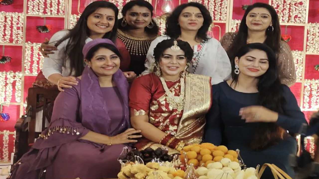 Actress Poorna : తల్లి కాబోతున్న పూర్ణ.. ఘనంగా సీమంతం వేడుకలు..