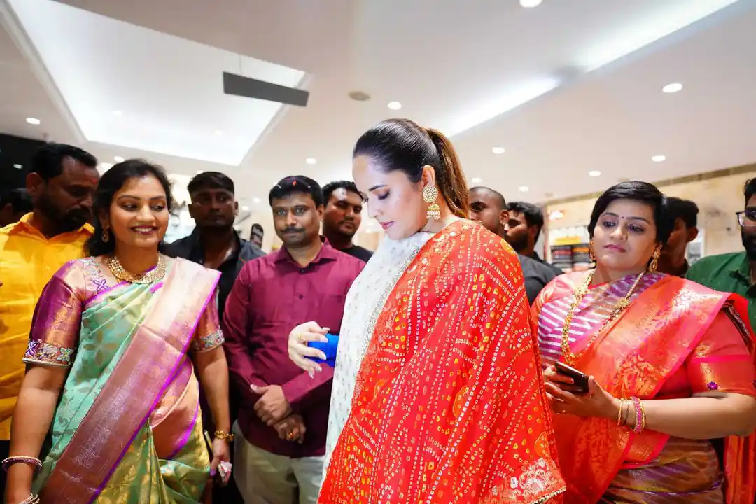 Anasuya Participated in Shopping Mall opening at Nizamabad