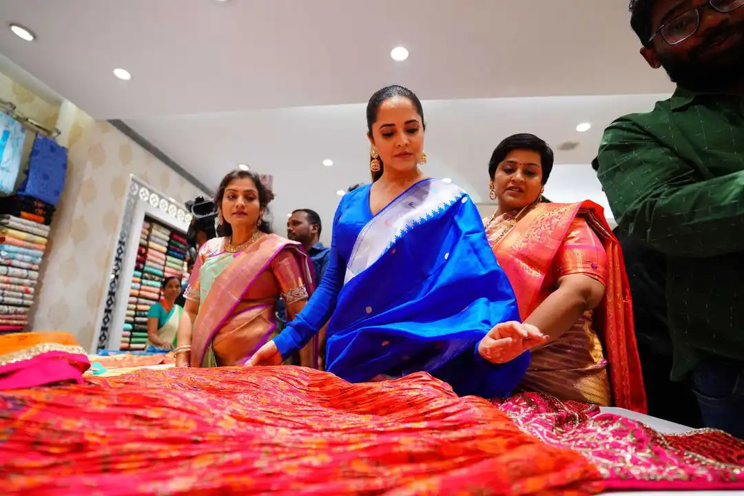 Anasuya Participated in Shopping Mall opening at Nizamabad