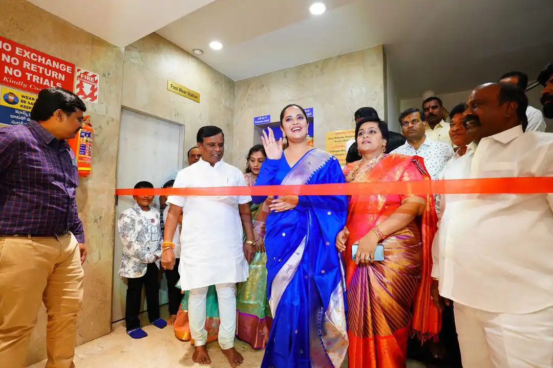 Anasuya Participated in Shopping Mall opening at Nizamabad