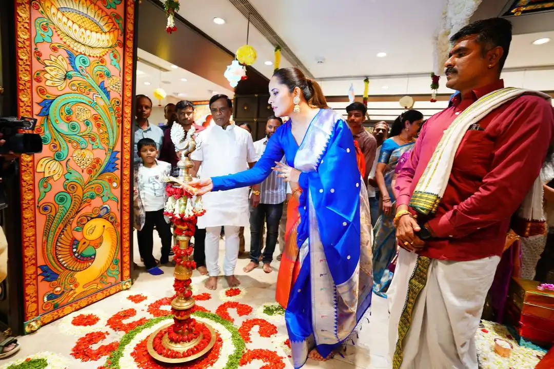 Anasuya Participated in Shopping Mall opening at Nizamabad