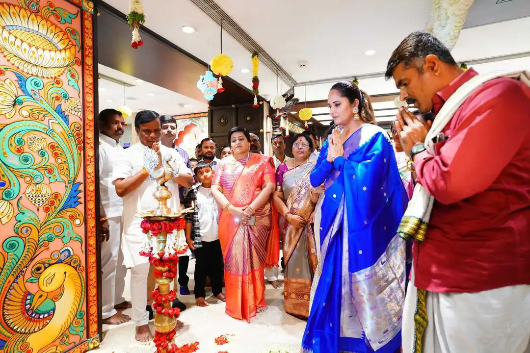 Anasuya Participated in Shopping Mall opening at Nizamabad