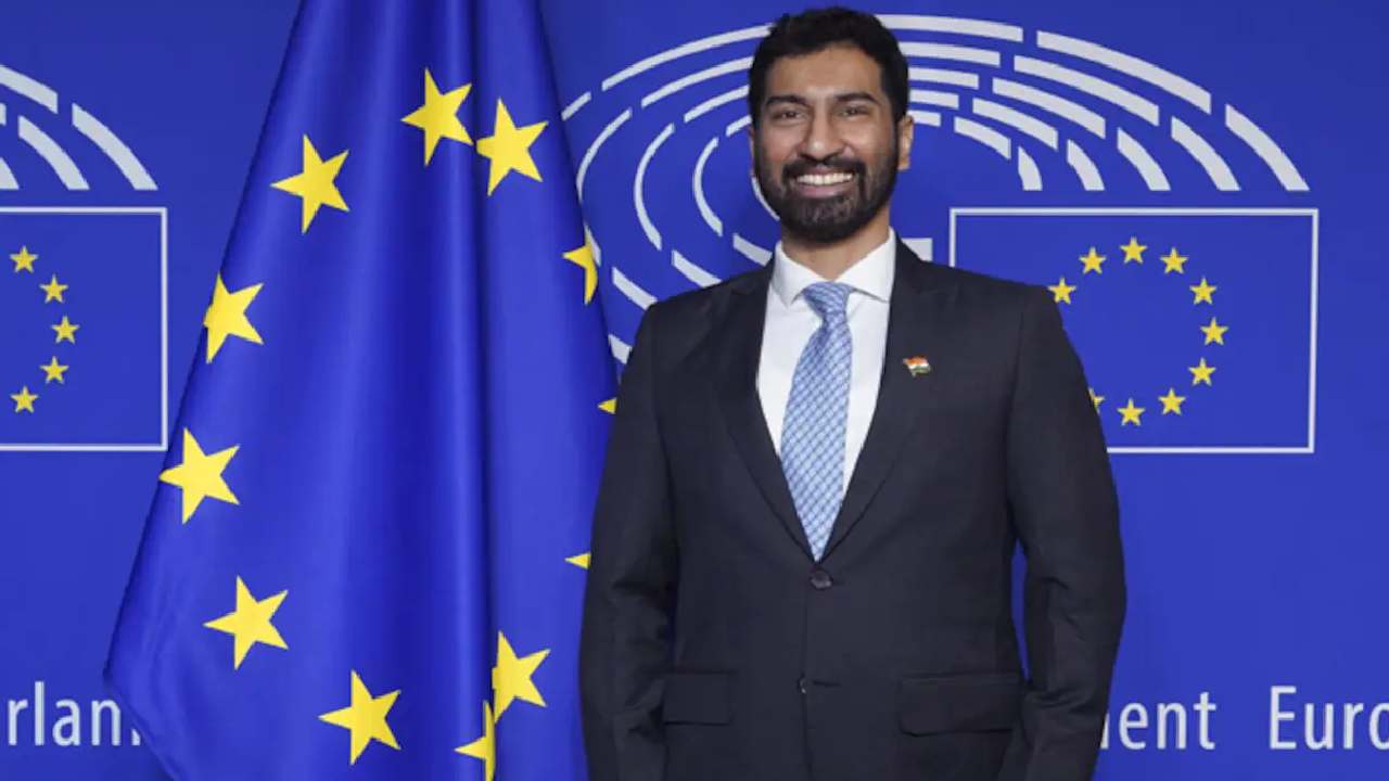 Anil K Antony: కాంగ్రెస్ పార్టీకి షాక్.. పార్టీకి రాజీనామా చేసిన ఏకే ఆంటోని తనయుడు