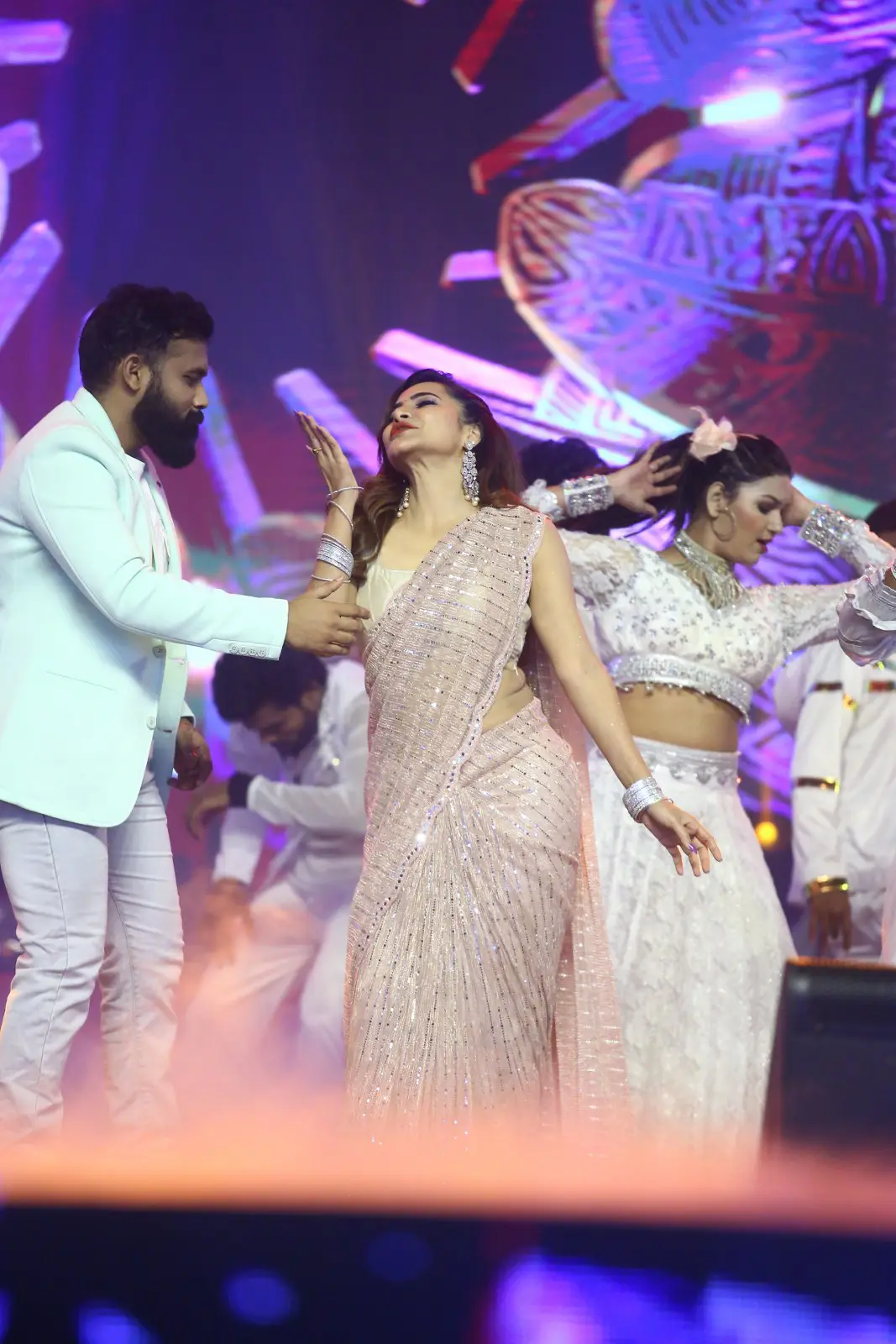 Ashu Reddy dance performance in Waltair Veerayya pre release event