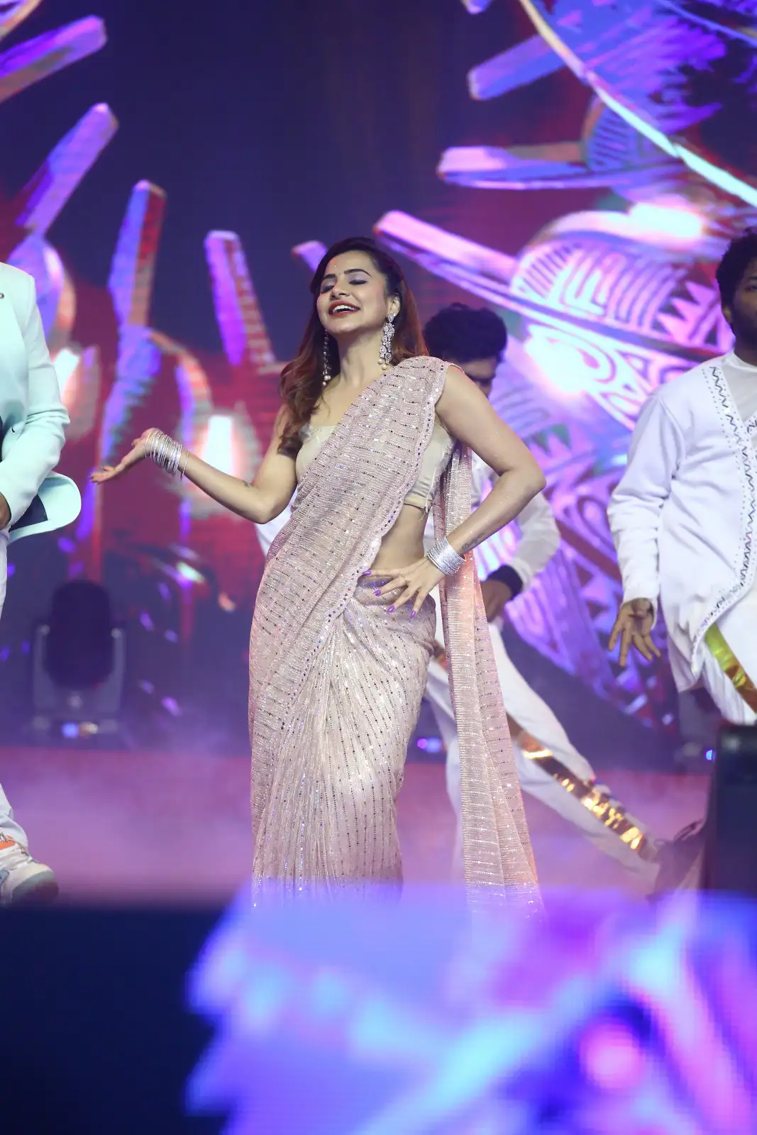 Ashu Reddy dance performance in Waltair Veerayya pre release event