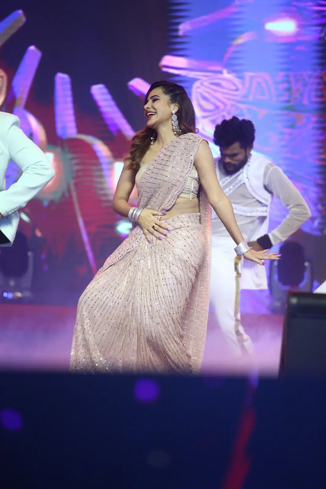 Ashu Reddy dance performance in Waltair Veerayya pre release event