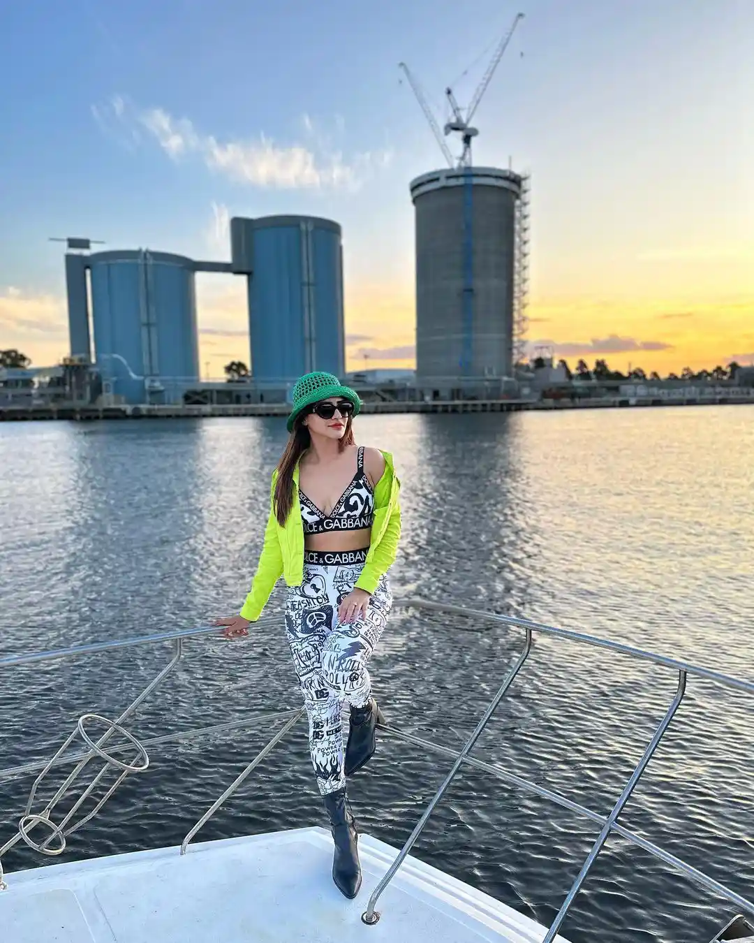 Ashu Reddy Bold Poses on New Year