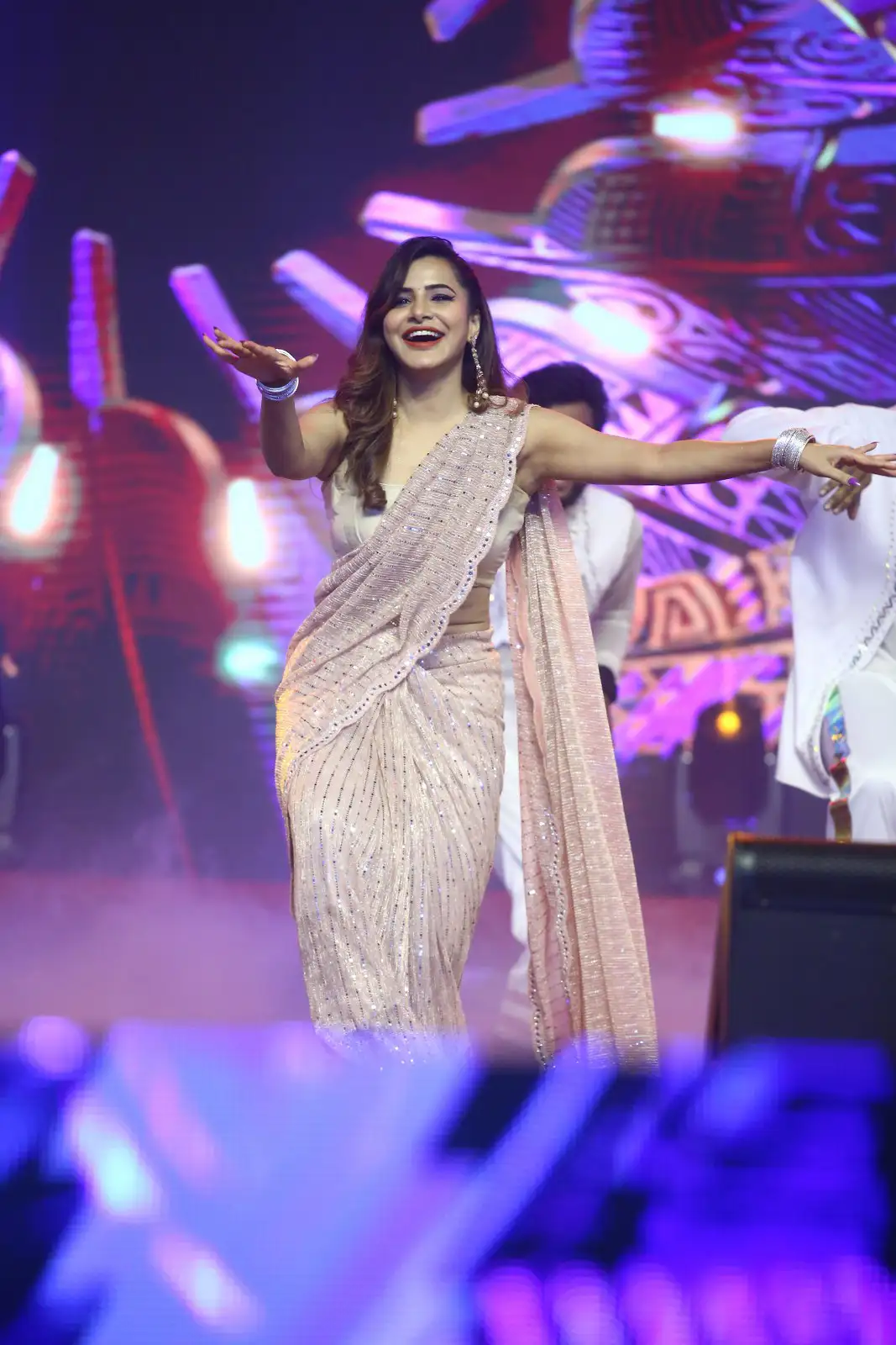 Ashu Reddy dance performance in Waltair Veerayya pre release event