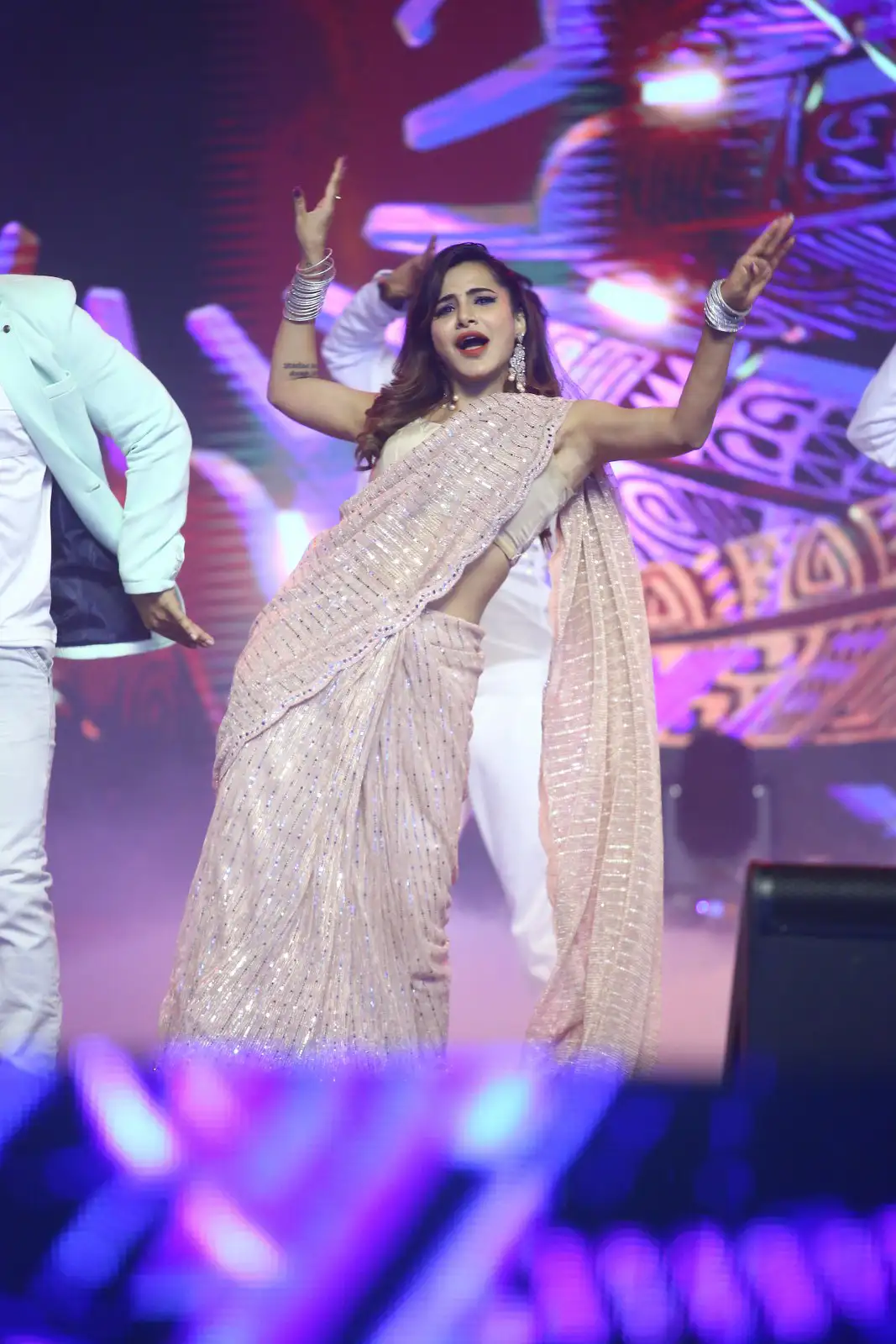 Ashu Reddy dance performance in Waltair Veerayya pre release event