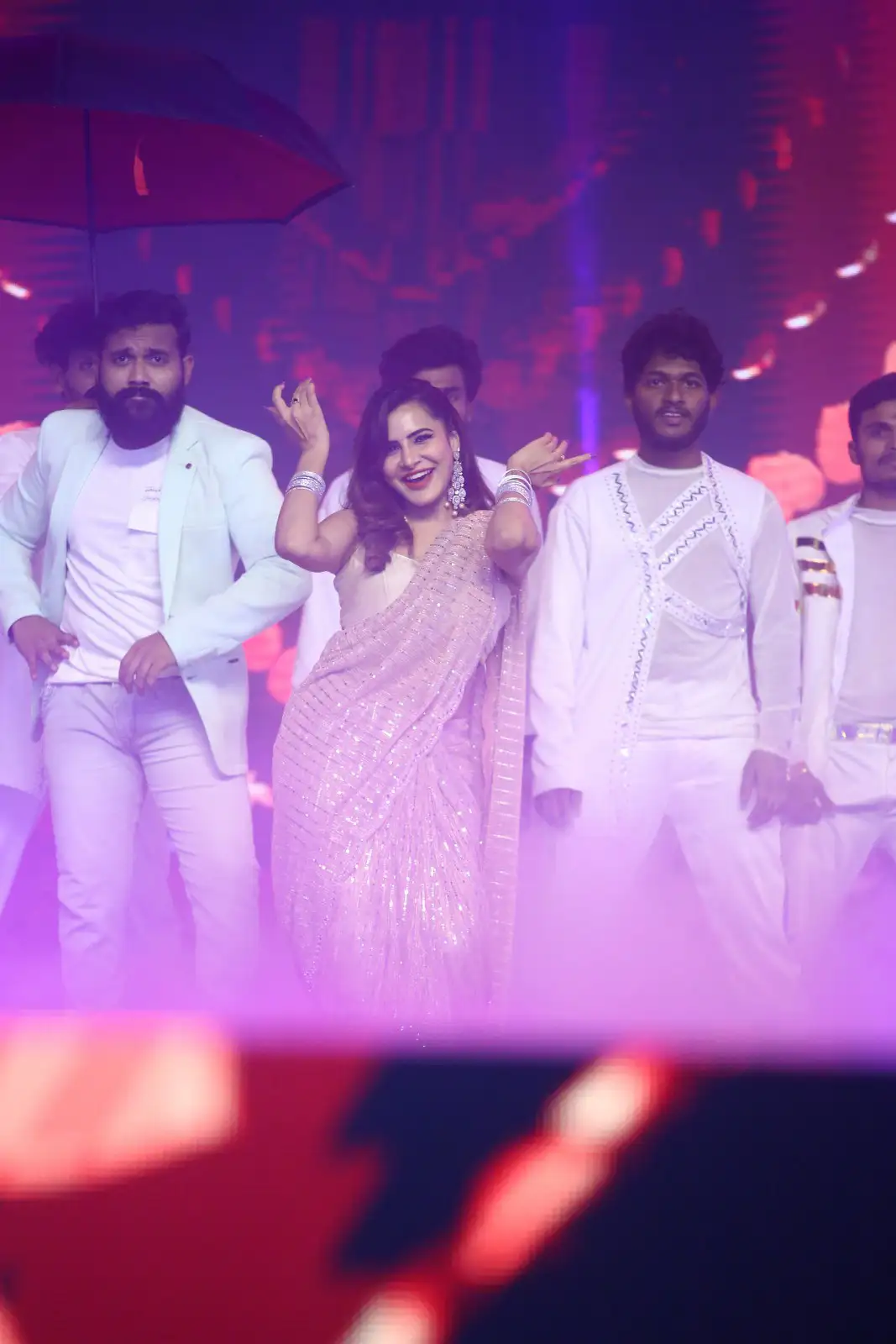 Ashu Reddy dance performance in Waltair Veerayya pre release event