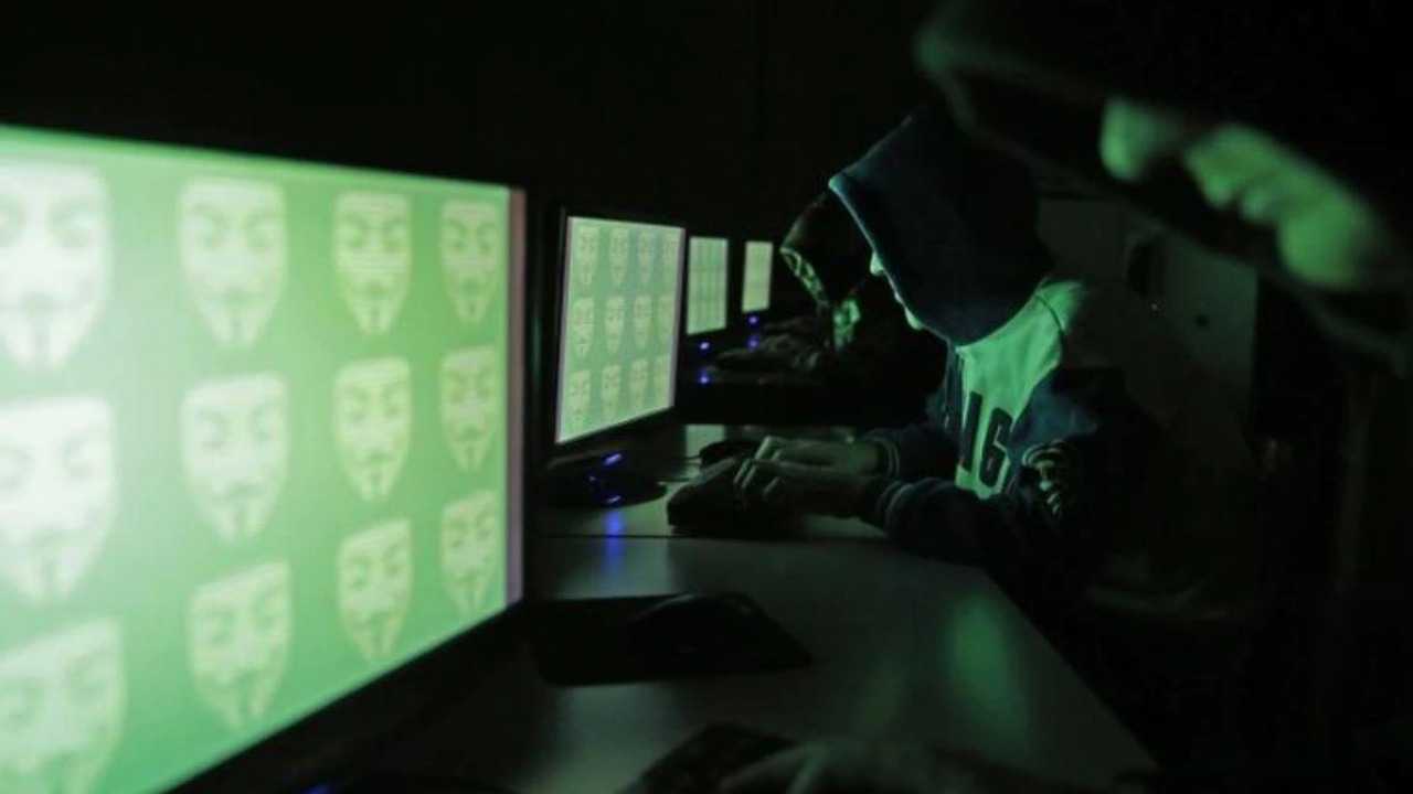 Bank SMS Scam : బ్యాంకు SMS స్కామ్.. మహిళను ఇలా నమ్మించి రూ. లక్ష కొట్టేసిన సైబర్ మోసగాళ్లు.. ఈ స్కామ్ ఏంటి? సేఫ్‌గా ఉండేందుకు ఏం చేయాలంటే?