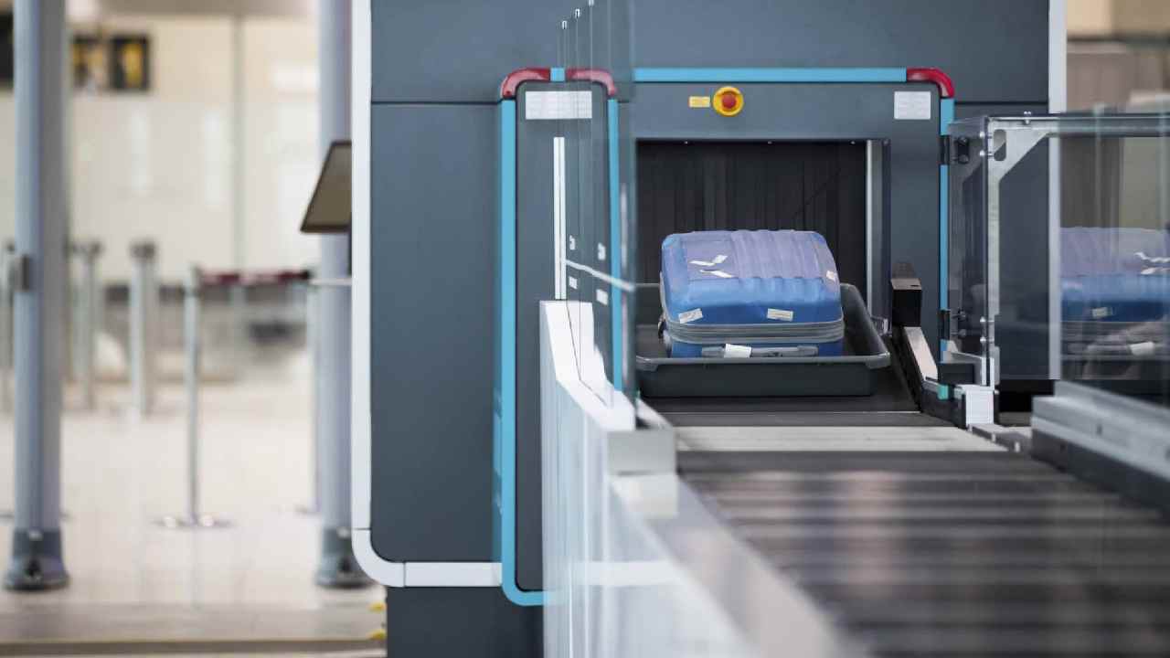 Bengaluru: ఎయిర్‌పోర్ట్‌ సిబ్బంది దుస్తులు తీసేయమన్నారన్న మహిళ.. అధికారులు ఏం చెప్పారంటే