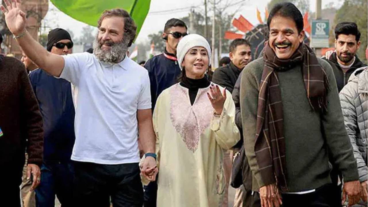 Bharat Jodo Yatra: రాహుల్‌తో బాలీవుడ్ నటి .. జమ్మూలో భారీ భద్రత నడుమ భారత్ జోడో యాత్ర ..