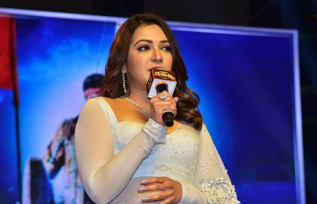 Catherine Tresa in Waltair Veerayya pre release event photos