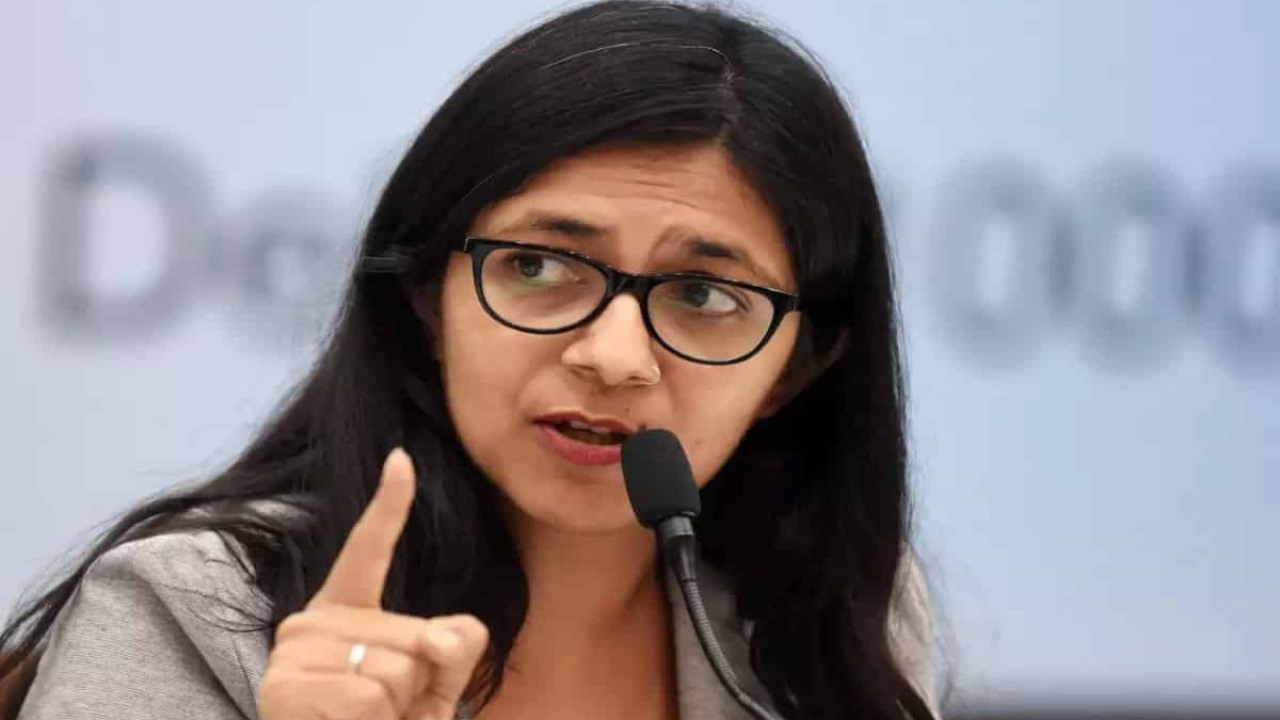 Delhi : ఢిల్లీ మహిళా కమిషన్  చైర్ పర్సన్‌ను కారుతో ఈడ్చుకుపోయిన డ్రైవర్