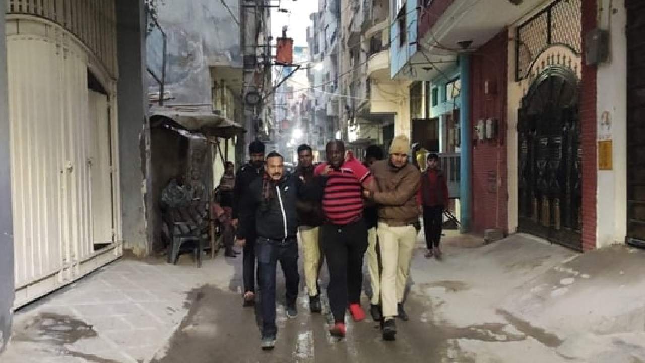 Delhi Cops: ఢిల్లీ పోలీసులపై ఆఫ్రికన్ల దాడి.. అక్రమంగా ఉంటున్న వారిని అరెస్టు చేసినందుకు తిరుగుబాటు