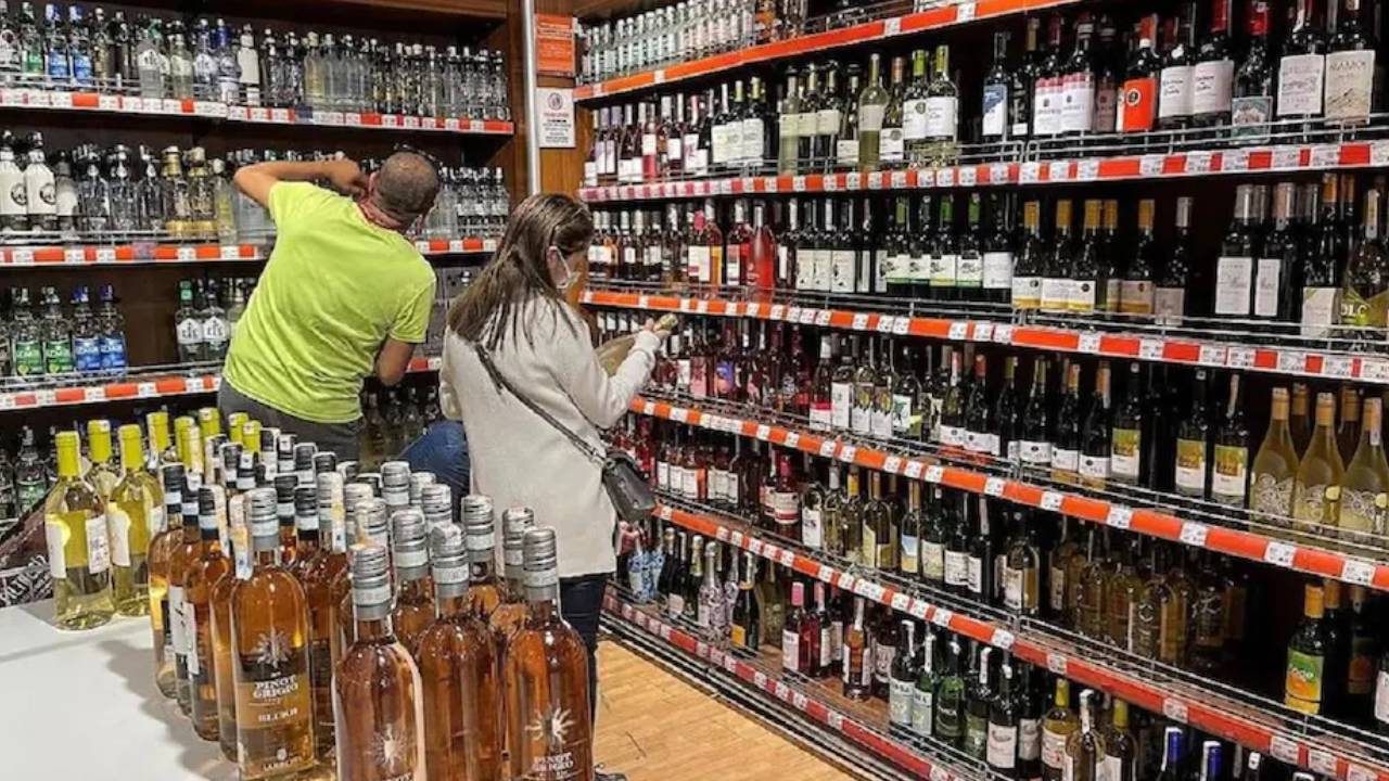 Delhi Liquor Sale: ఆ వారం రోజుల్లో ఢిల్లీ ప్రజలు ఎన్నికోట్ల మద్యం తాగేశారో తెలుసా? బాబోయ్.. విస్కీ అయితే..