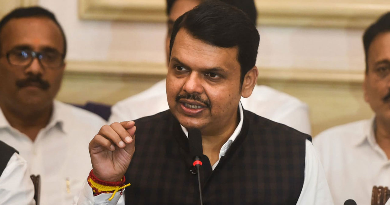 Maharashtra: బెదిరింపులతో కంచె దాటుతున్న రూ.వేల కోట్ల పట్టుబడులు.. ఆందోళన వ్యక్తం చేసిన ఫడ్నవీస్