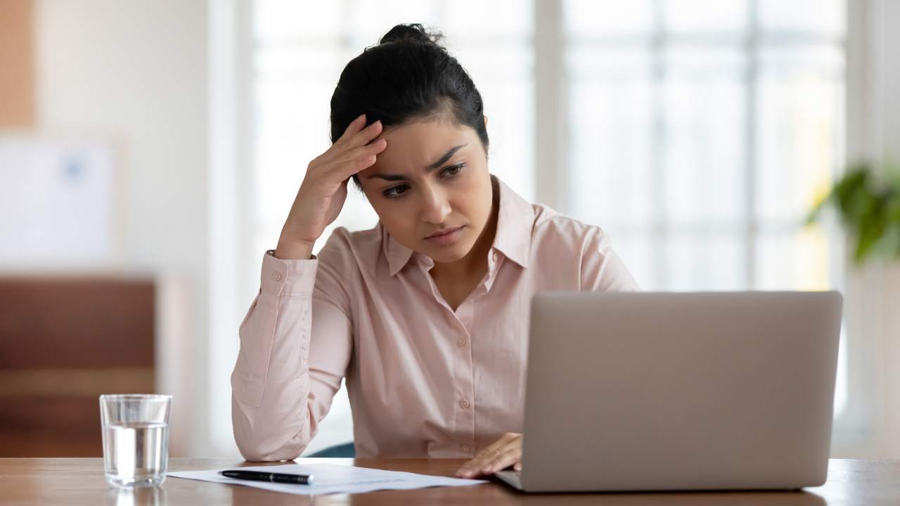 Employees: లీవులో ఉన్నప్పుడు ఉద్యోగికి ఫోన్ చేస్తే లక్ష రూపాయల ఫైన్.. ఈ రూల్ ఎక్కడంటే