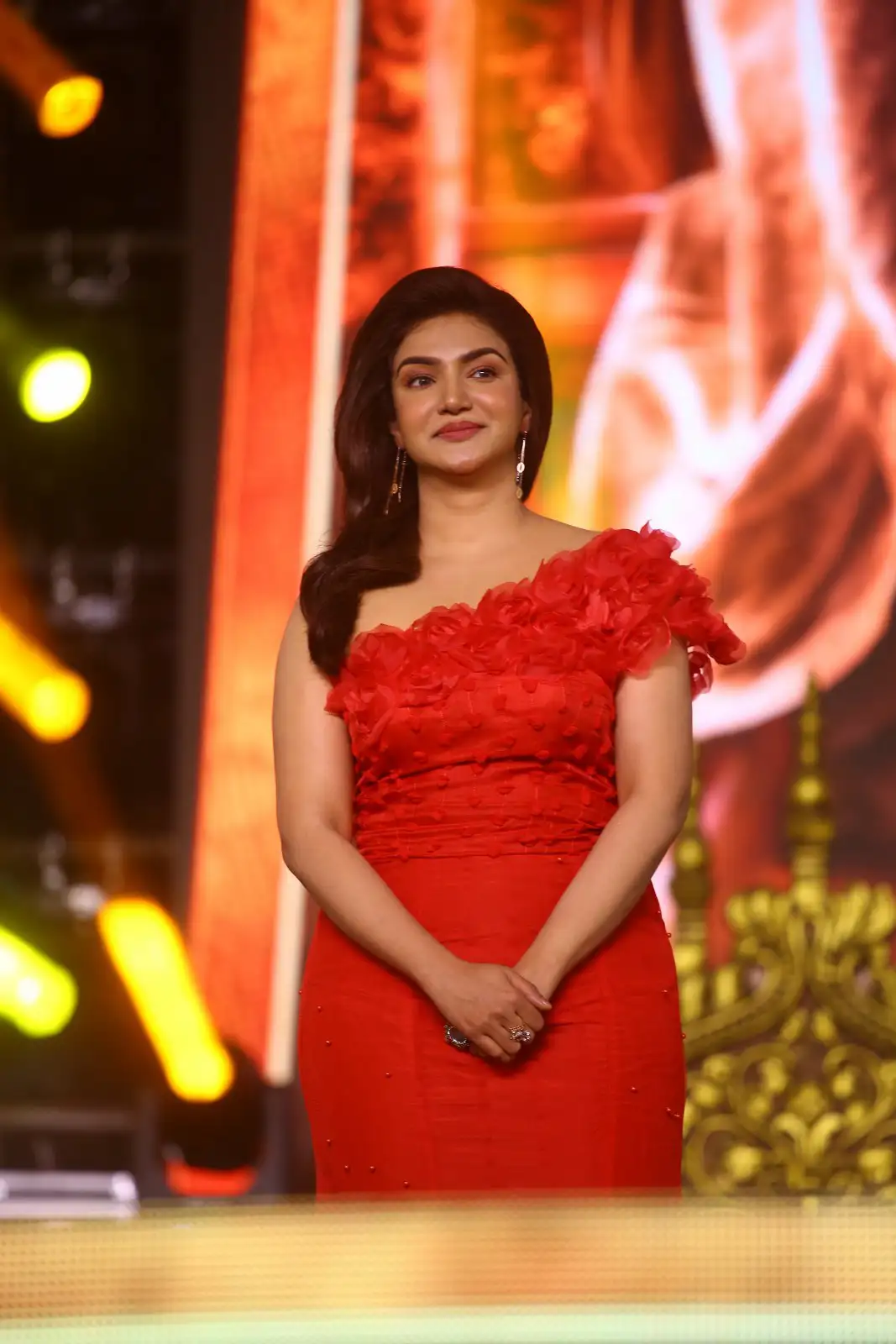 Honey Rose shines with Red Dress in Veerasimha Reddy Pre Release Event