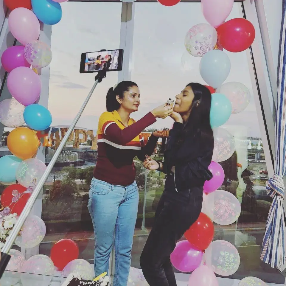 Jabardasth Rakesh celebrated Sujatha birthday in a grand way