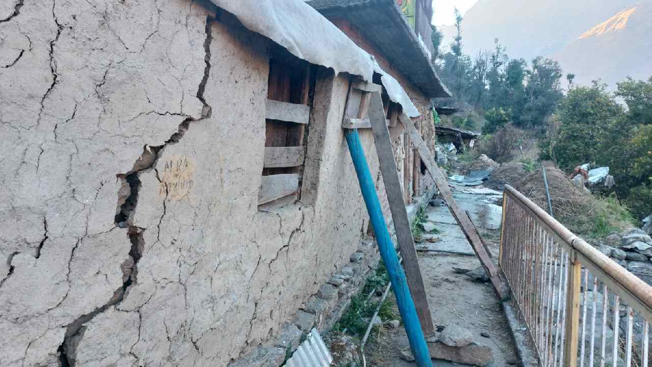 Joshimath: జోషిమఠ్‌లో కొనసాగుతున్న కూల్చివేతలు.. 863 భవనాలకు పగుళ్లు.. ప్రమాదకరంగా 181 ఇళ్లు