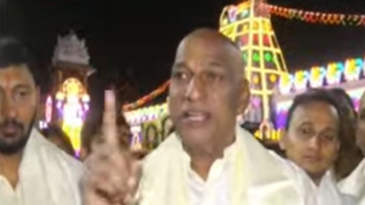 Minister Mallareddy Comments : తిరుమలలో మంత్రి మల్లారెడ్డి ఆసక్తికర వ్యాఖ్యలు.. పోలవరం పూర్తి చేయడం కేసీఆర్ కే సాధ్యం