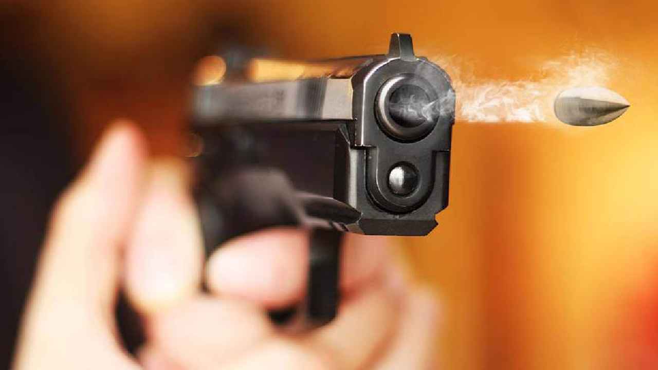 Man Shoots Girl : దారుణం.. ప్రేమించలేదని టెన్త్ క్లాస్ బాలికను తుపాకీతో కాల్చిన ప్రేమోన్మాది