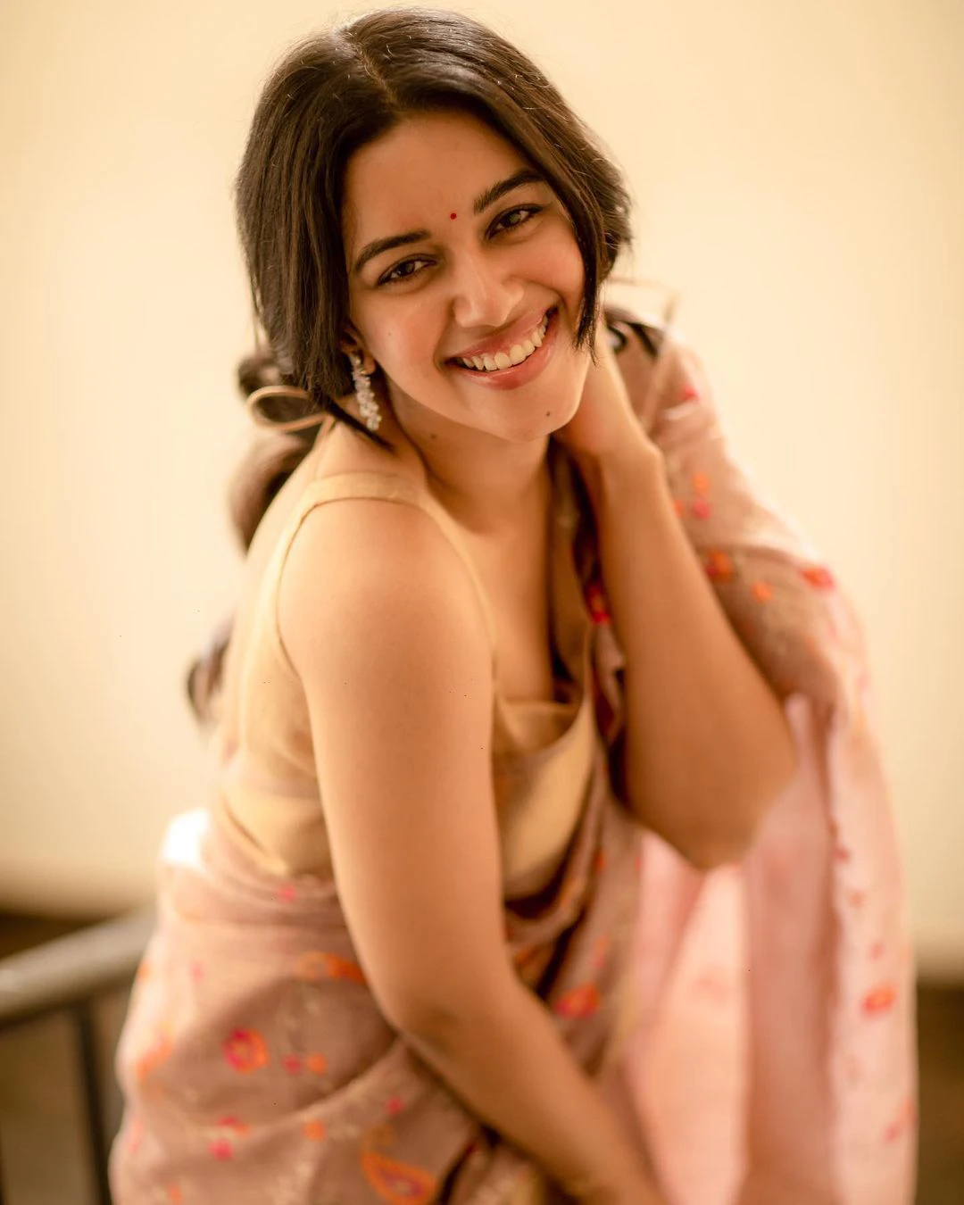 Mirnalini Ravi saree pics