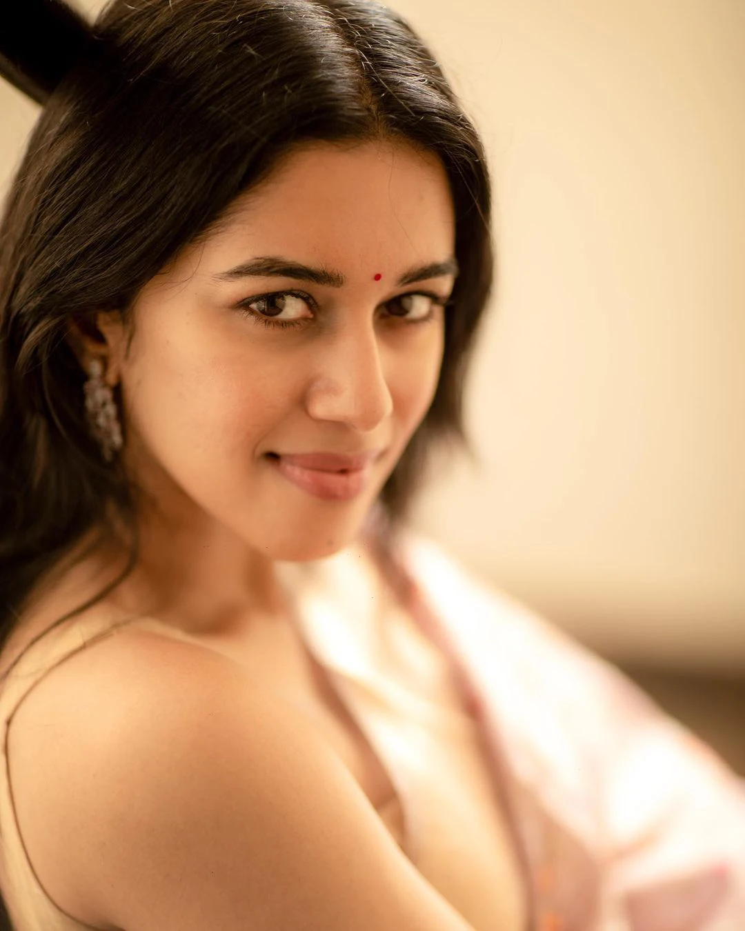 Mirnalini Ravi saree pics