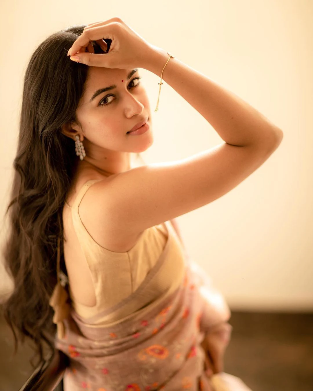 Mirnalini Ravi saree pics