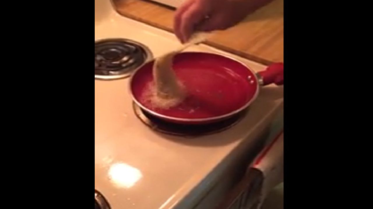 Viral Video: సలసల కాగుతున్న నూనెలో చేపను వేసి.. షాక్ అయిన వ్యక్తి