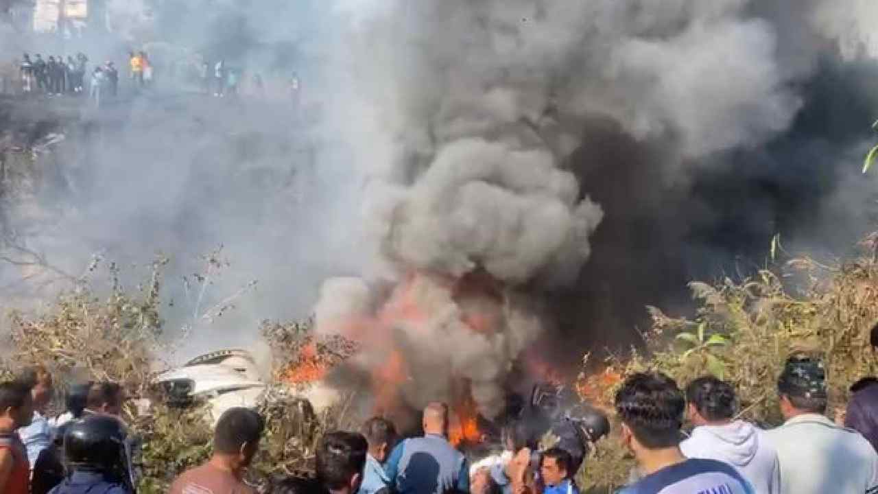 Pokhara Airport: 72 మందితో వచ్చి విమానాశ్రయం రన్‌ వేపై కుప్పకూలిన విమానం.. 17 మంది మృతి