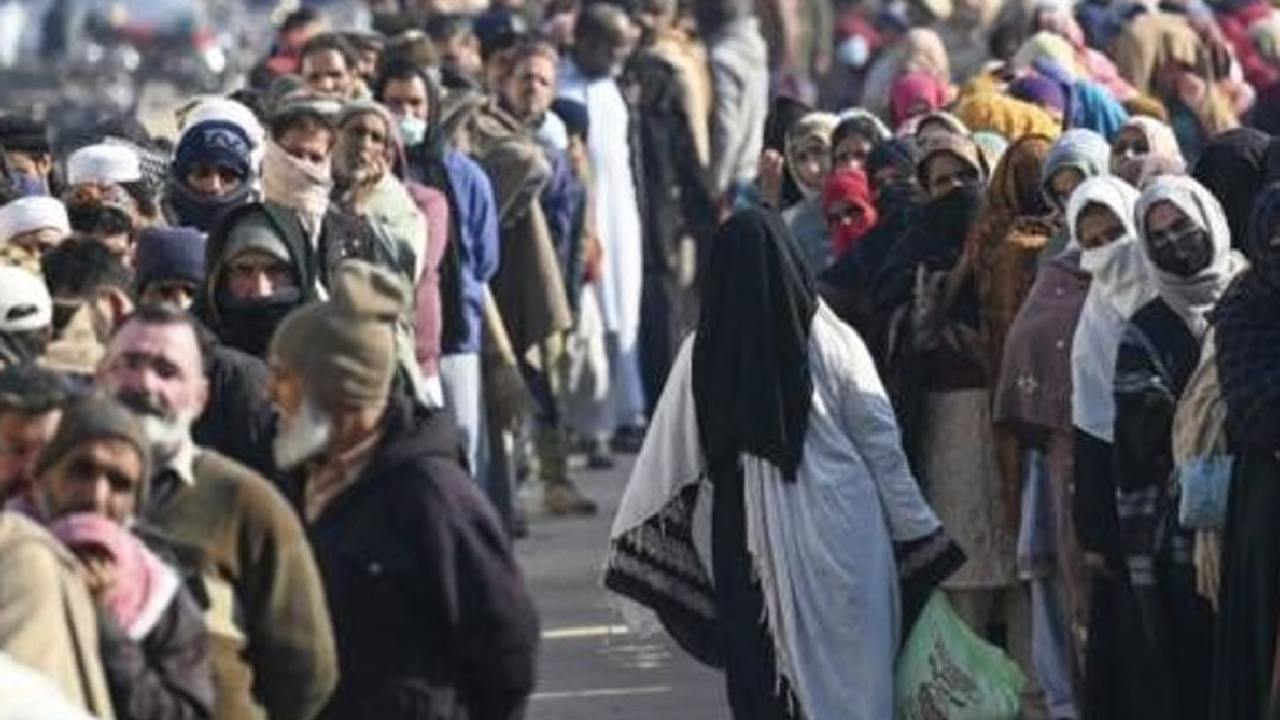 Pakistan: సాయం అడిగేందుకు సిగ్గుపడుతున్నా.. అయినా తప్పట్లేదు: పాక్ ప్రధాని