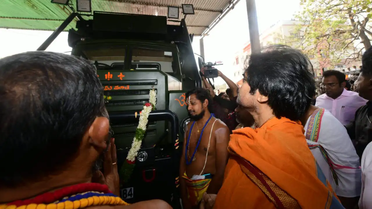 Pawan Kalyan worships for Vaarahi in Kondagattu
