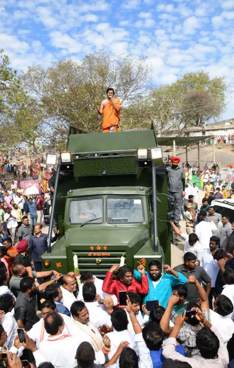 Pawan Kalyan worships for Vaarahi in Kondagattu