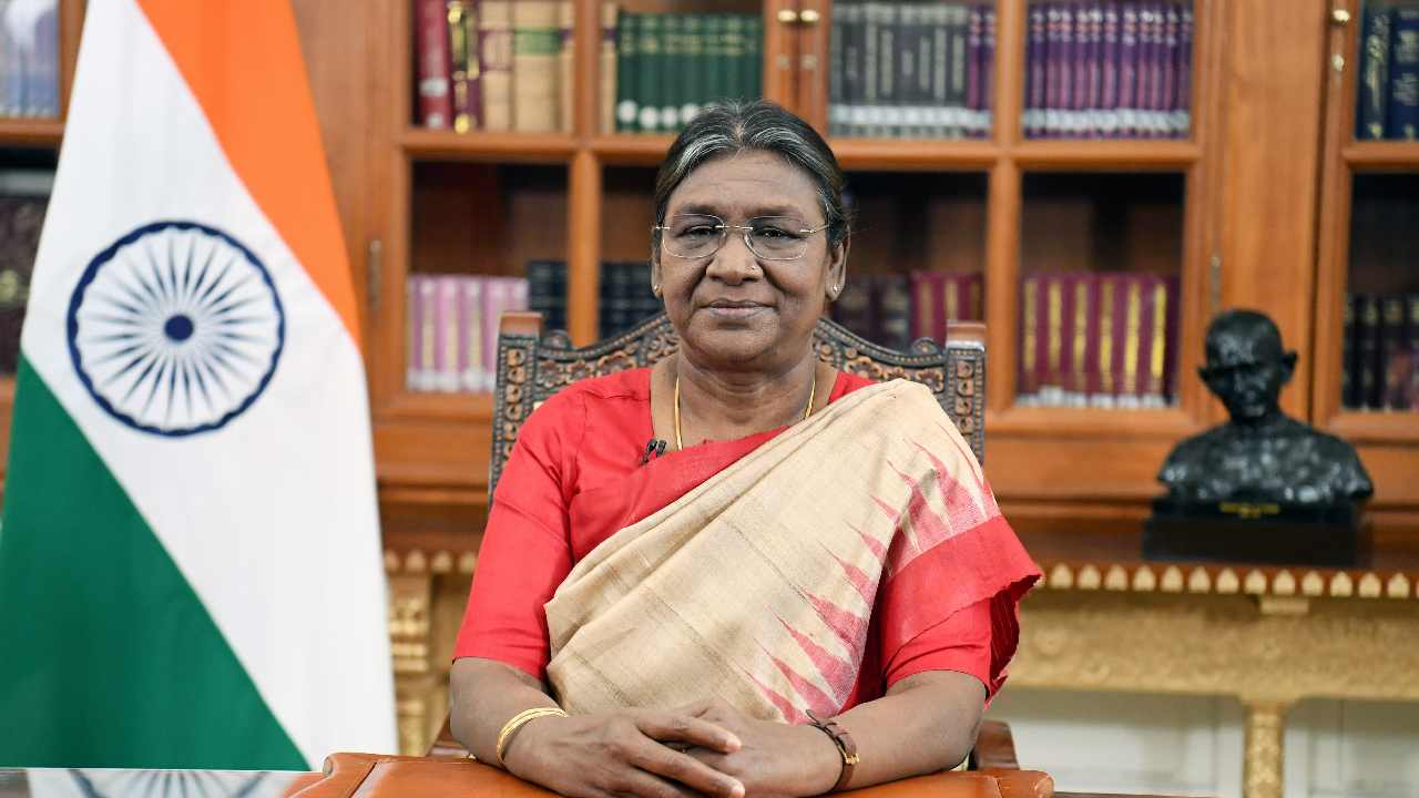 President Droupadi Murmu: రాష్ట్రపతి ప్రసంగంపై ప్రతిపక్షాల విమర్శలు.. మోదీ ఎన్నికల ప్రసంగంలా ఉదంటూ కామెంట్