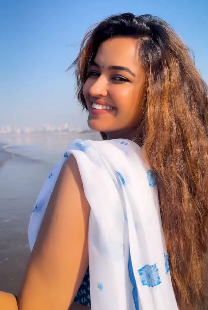Pujita Ponnada cute photos in Saree at Beach