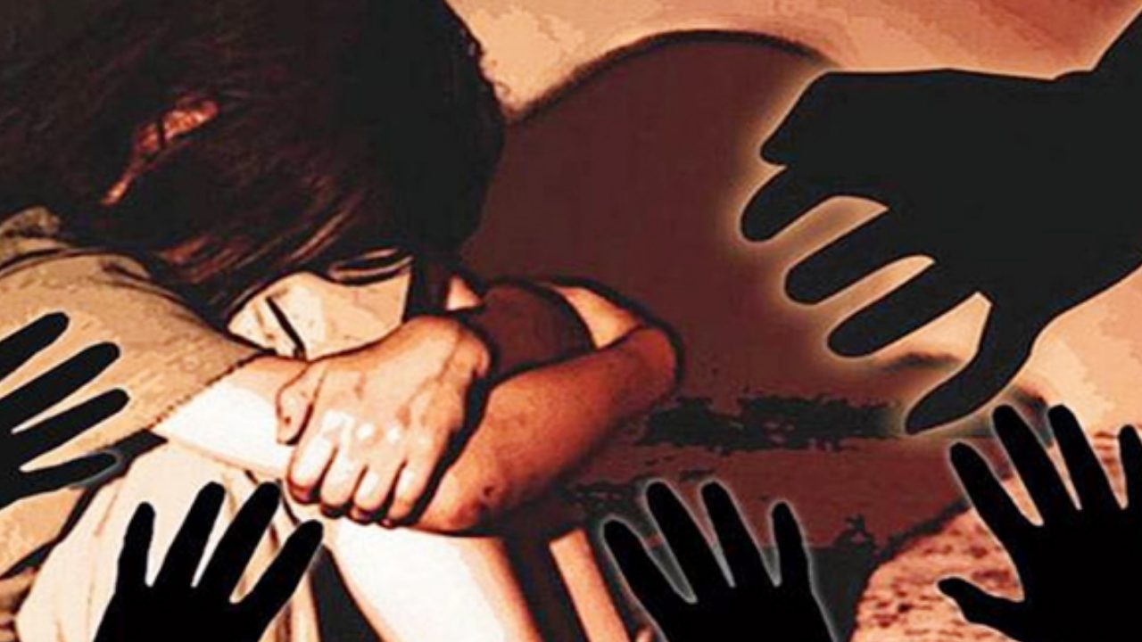 Student Gang Raped : బాయ్ ఫ్రెండ్ ఎదుటే విద్యార్థినిపై సామూహిక అత్యాచారం.. చంపేస్తామని బెదిరించి అఘాయిత్యం