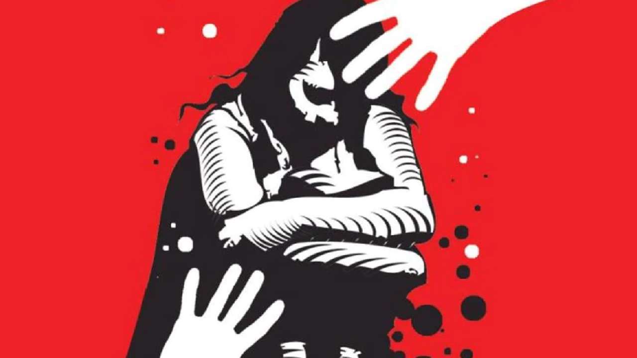 School Teacher: విద్యార్థినిలపై టీచర్ లైంగిక వేధింపులు.. సస్పెండ్ చేసిన అధికారులు