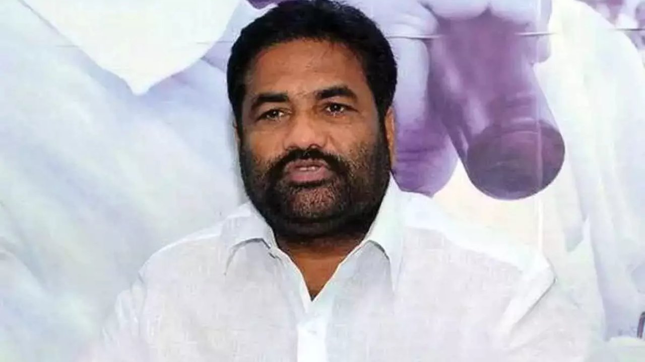 Andhra Pradesh : సాక్ష్యాలు బయటపెడితే ‘గవర్నమెంట్ షేక్ అవుతుంది’..ఐపీఎస్‌ల ఉద్యోగాలు ఊడుతాయ్ : వైసీపీ ఎమ్మెల్యే కోటంరెడ్డి సంచలన వ్యాఖ్యలు