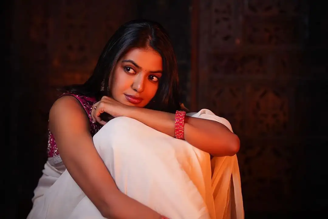 Shivani Rajashekar shines like a lamp in Darkness