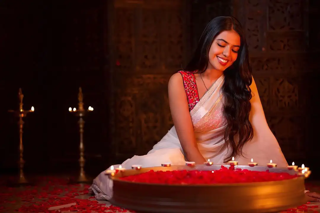 Shivani Rajashekar shines like a lamp in Darkness