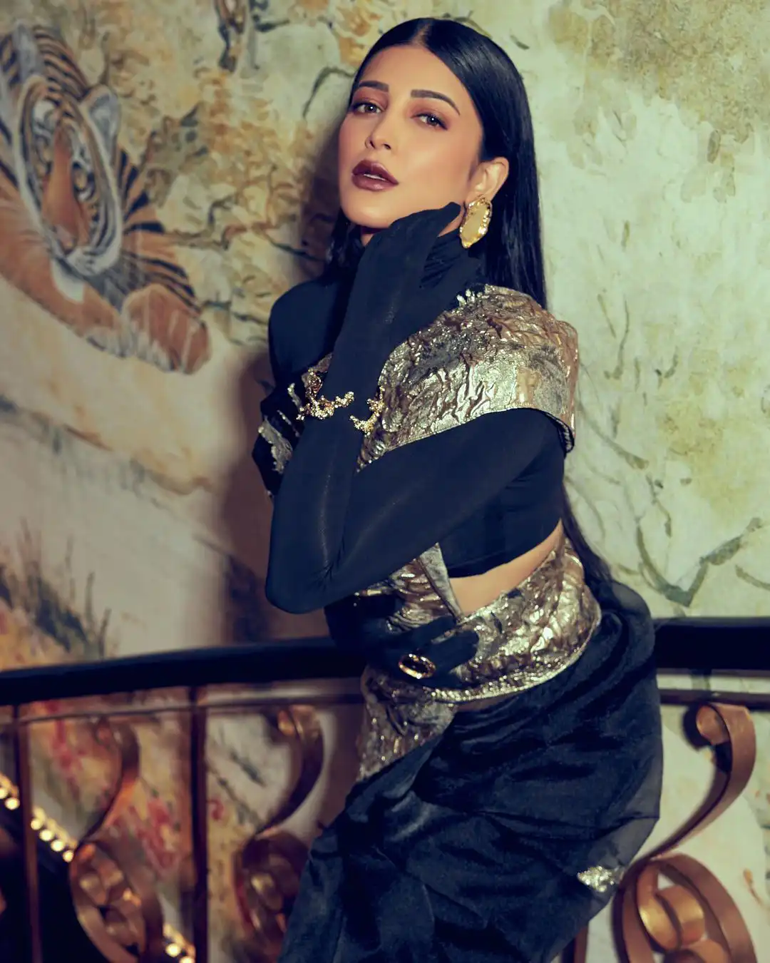 Shruti Haasan poses in stylish saree
