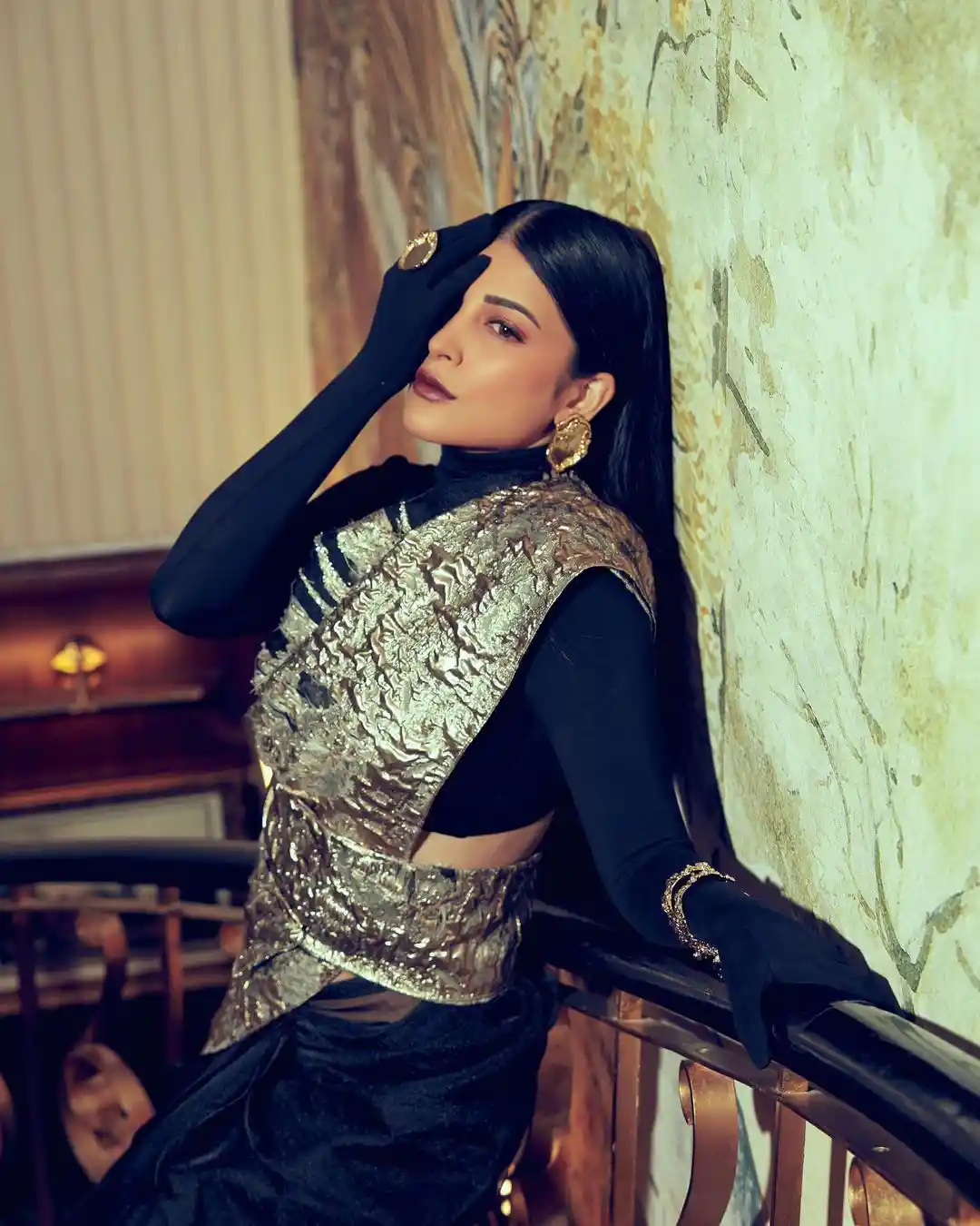 Shruti Haasan poses in stylish saree