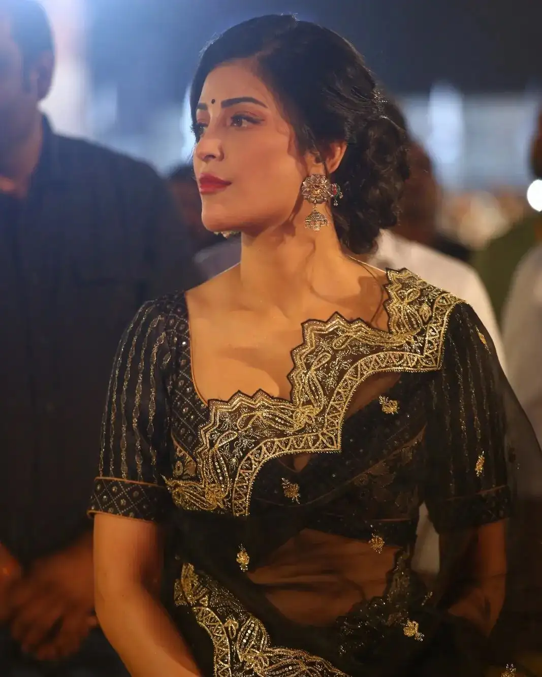 Shruti Haasan Shines with Black Saree in Veerasimha Reddy Pre Release Event