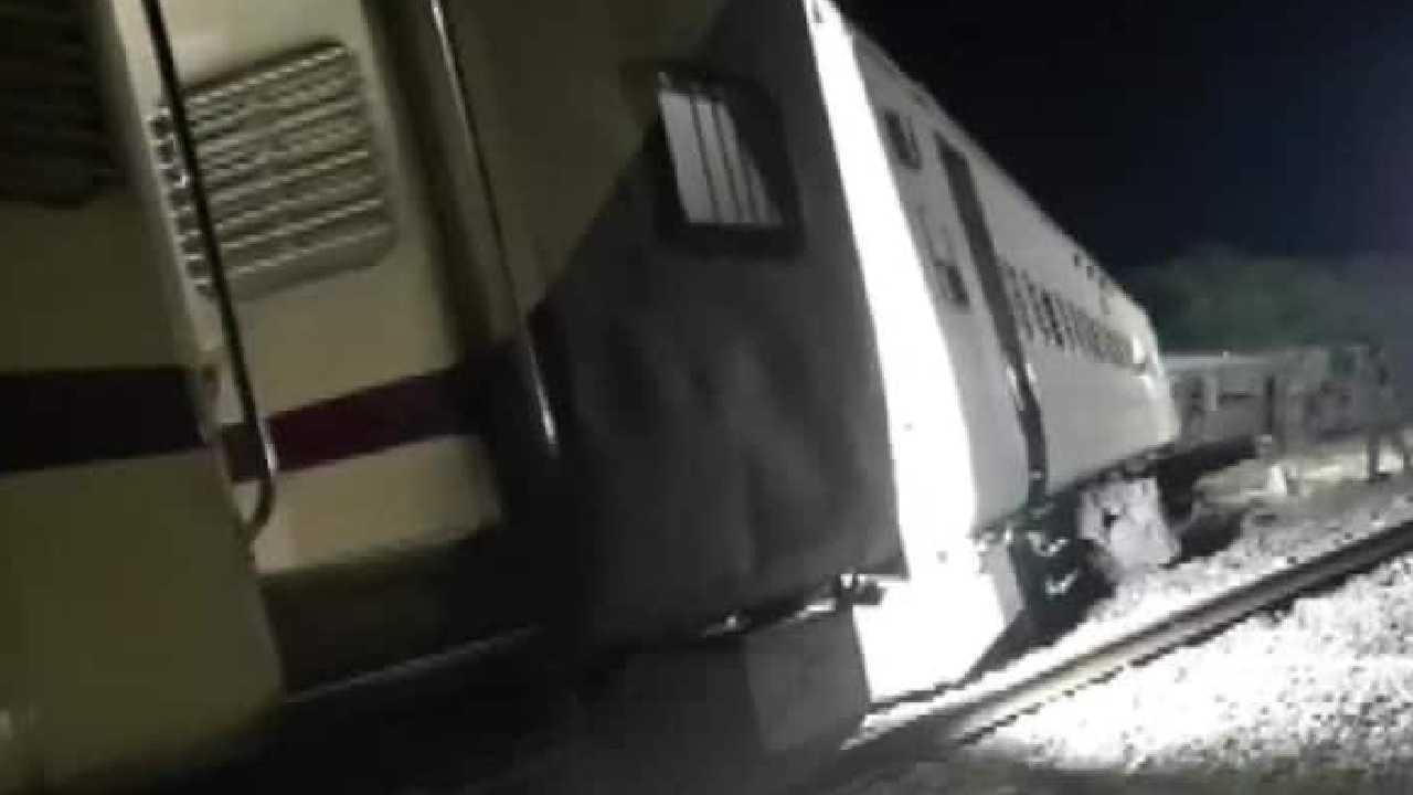 Train Derails: పట్టాలు తప్పిన ముంబై-జోధ్‌పూర్ సూర్యనగరి ఎక్స్‌ప్రెస్ రైలు.. ప్రయాణికులు క్షేమం