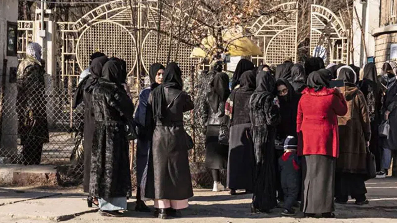 Afghanistan: యూనివర్సిటీల్లో అమ్మాయిల నిషేధంపై కీలక ప్రకటన చేసిన తాలిబన్