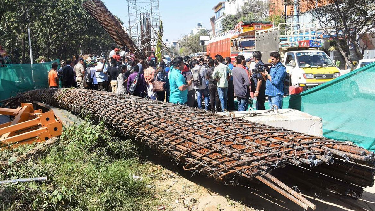 Bengaluru Metro Pillar Collapse Case: అదే కోటి నేనిస్తా, నా కూతుర్ని ఇస్తారా? బెంగళూరు మెట్రో యాజమాన్యంపై మండిపడ్డ బాధితుడు